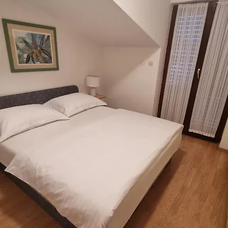 Appartement Felix 1 *